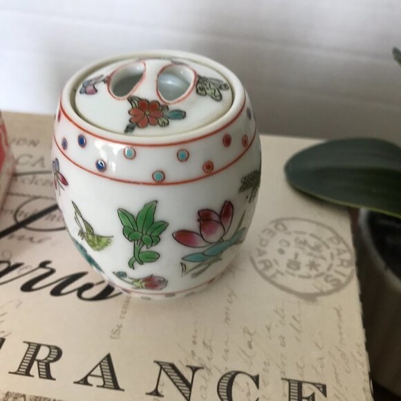 Vintage World Porcelain Ginger from Lillian Vernon - Picture 4 of 9